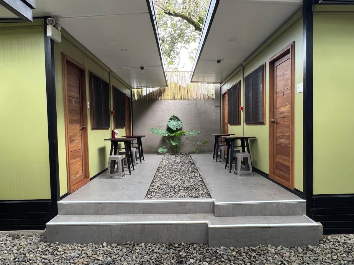 Happy Camper Hostel Coron Exteriör bild